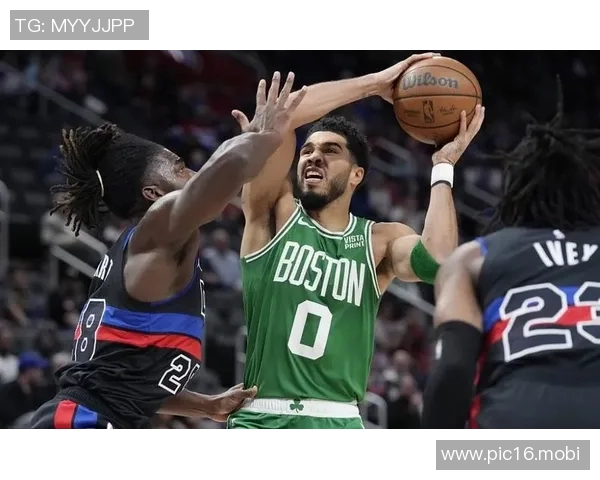 格威轰4记三分本赛季首度砍下20+,两项数据创赛季新高 格威轰4记三分本赛季首度砍下20+,两项数据创赛季新高